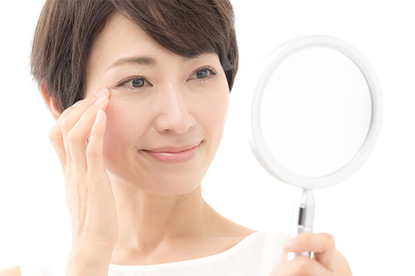 目元の薄い皮膚に最適な注入治療